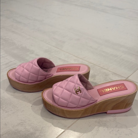 Chanel Pink Quilted Women's Slides - Picture 4 of 9